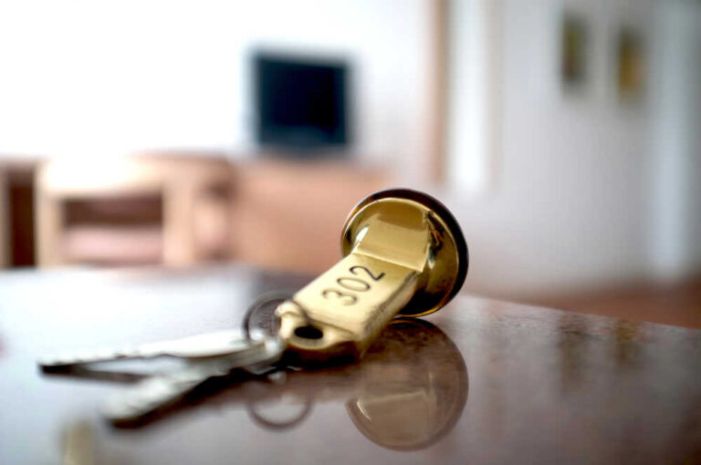 brelok hotelowy z bliska
