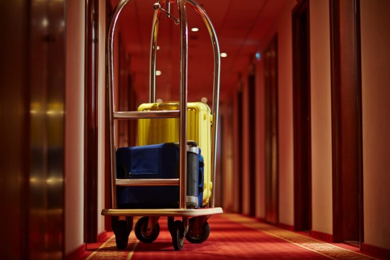 Praca w hotelarstwie – na jakie zarobki można liczyć w hotelach?